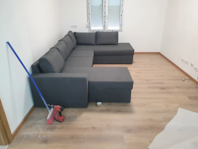 Detaljno izvođenje građevinskih radova tokom renoviranja stana, sa fokusom na kvalitet materijala i završnu obradu.